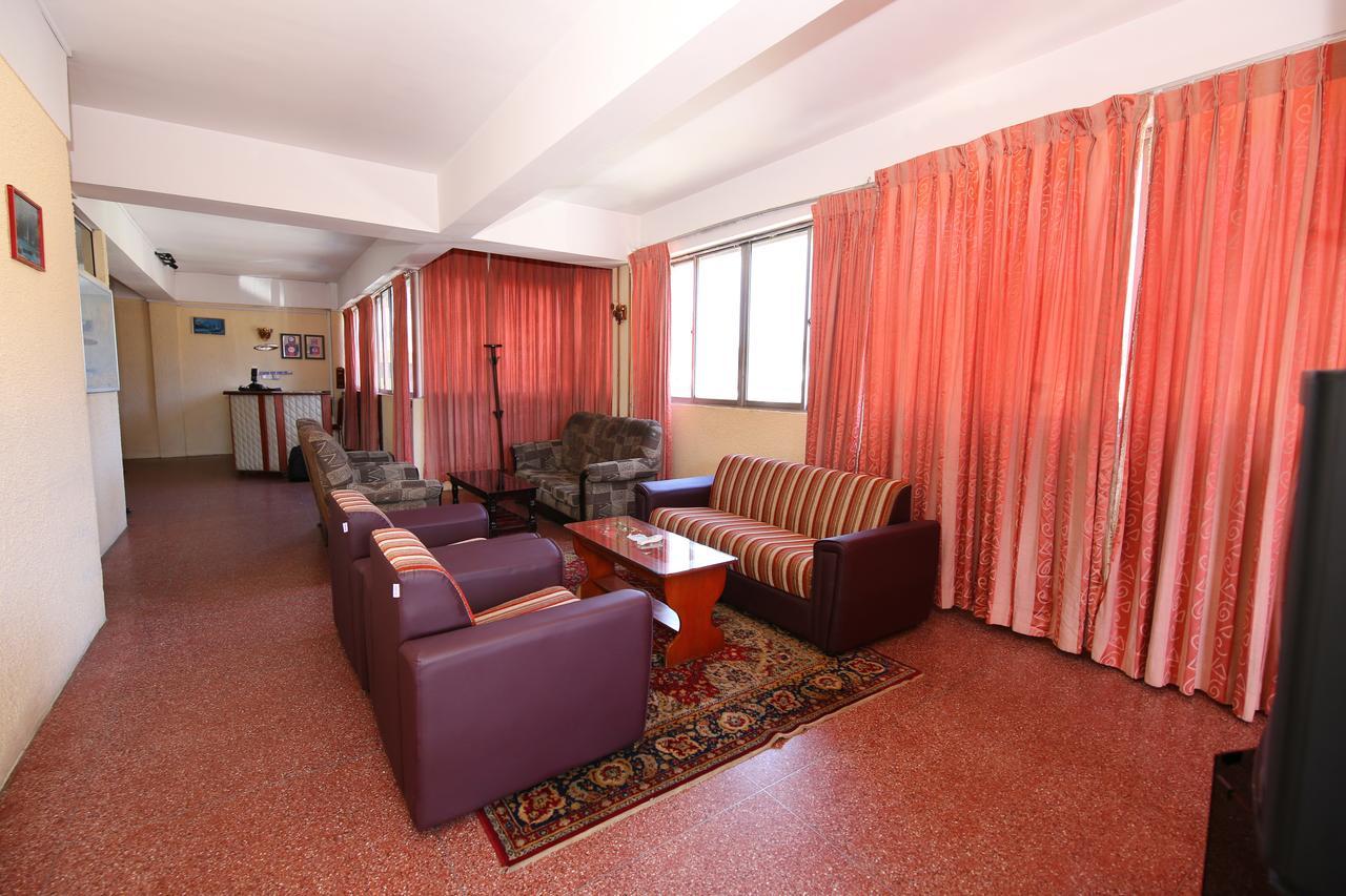 Milano Inn Нувара-Элия Экстерьер фото