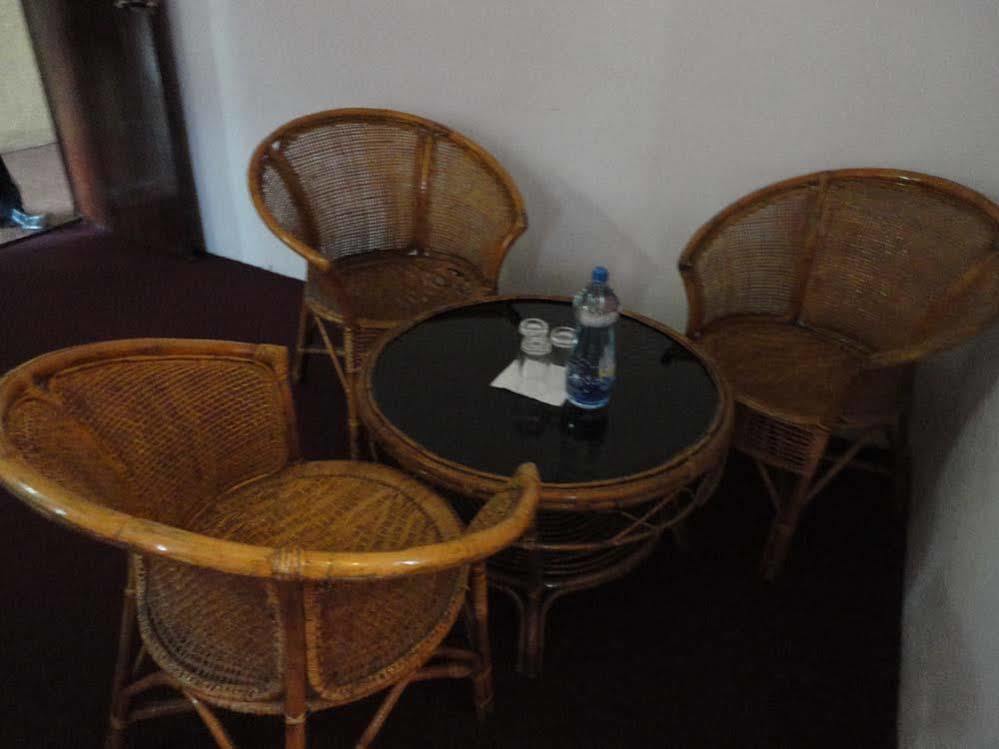 Milano Inn Нувара-Элия Экстерьер фото