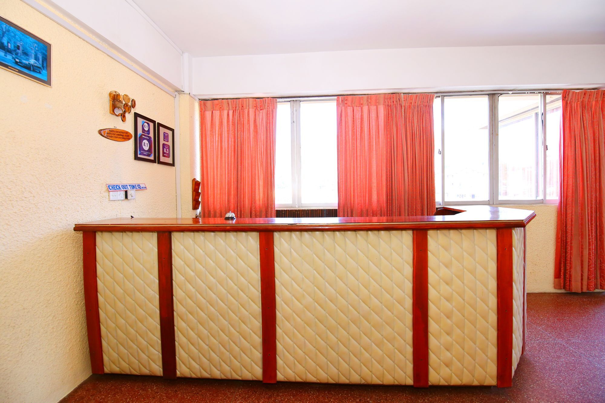 Milano Inn Нувара-Элия Экстерьер фото