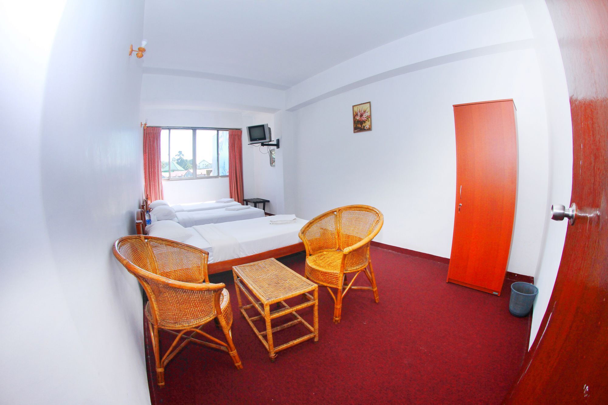 Milano Inn Нувара-Элия Экстерьер фото