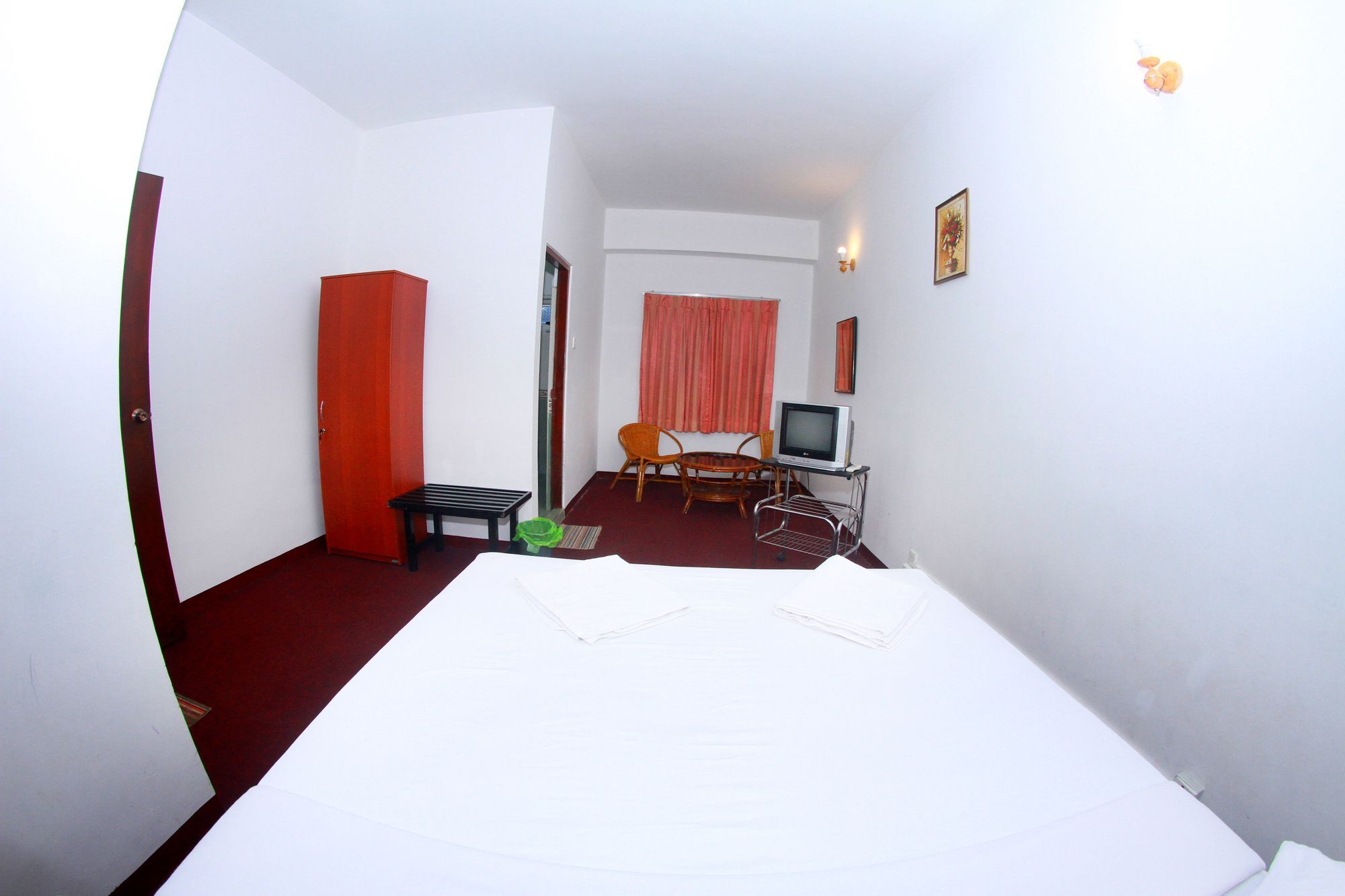 Milano Inn Нувара-Элия Экстерьер фото