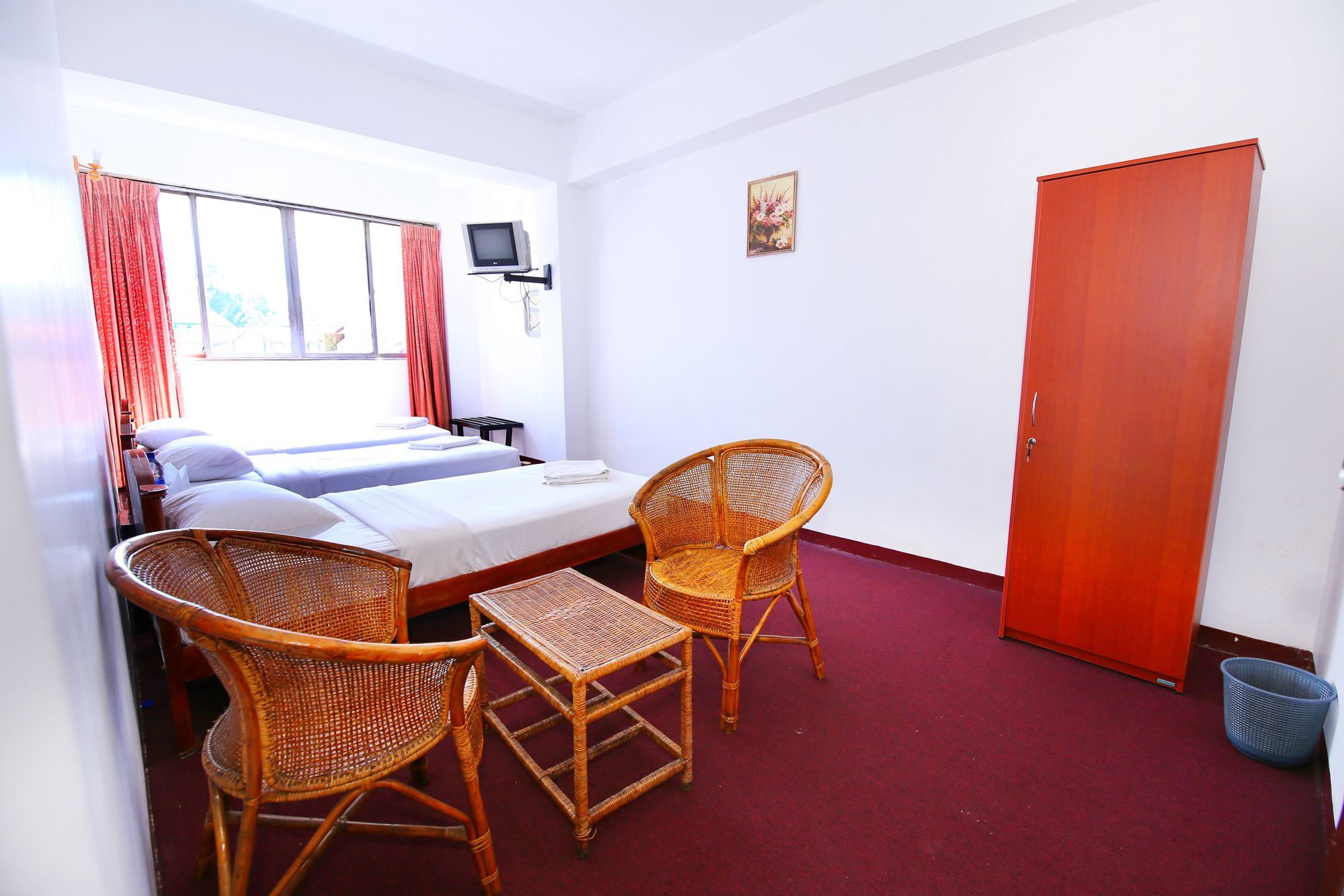 Milano Inn Нувара-Элия Экстерьер фото