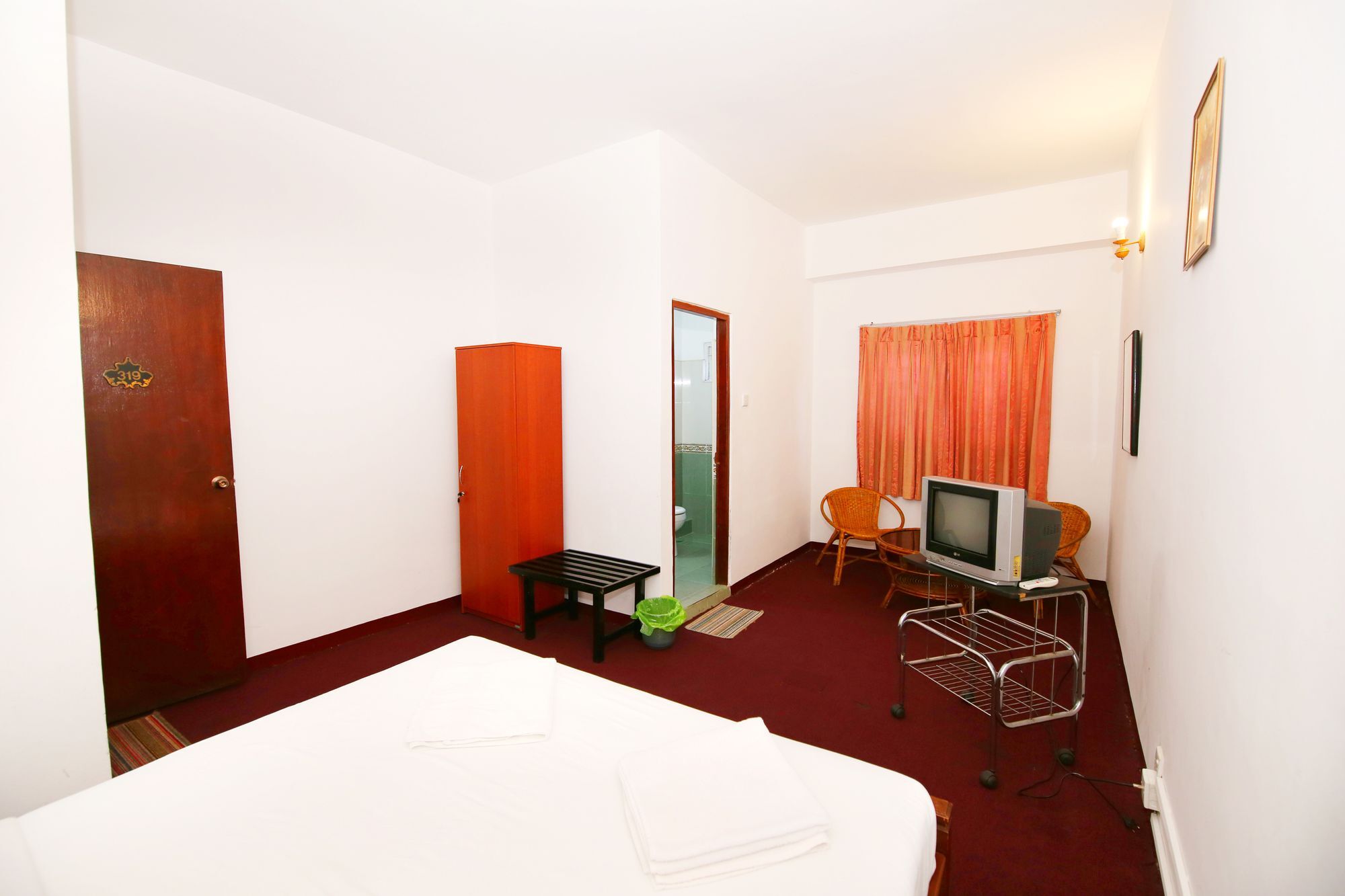 Milano Inn Нувара-Элия Экстерьер фото