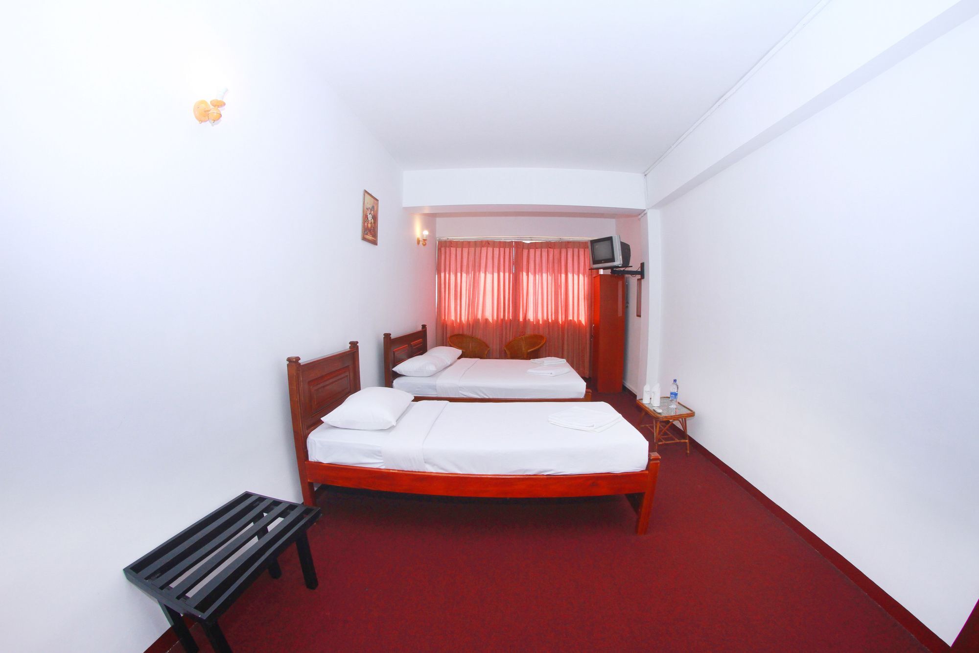 Milano Inn Нувара-Элия Экстерьер фото